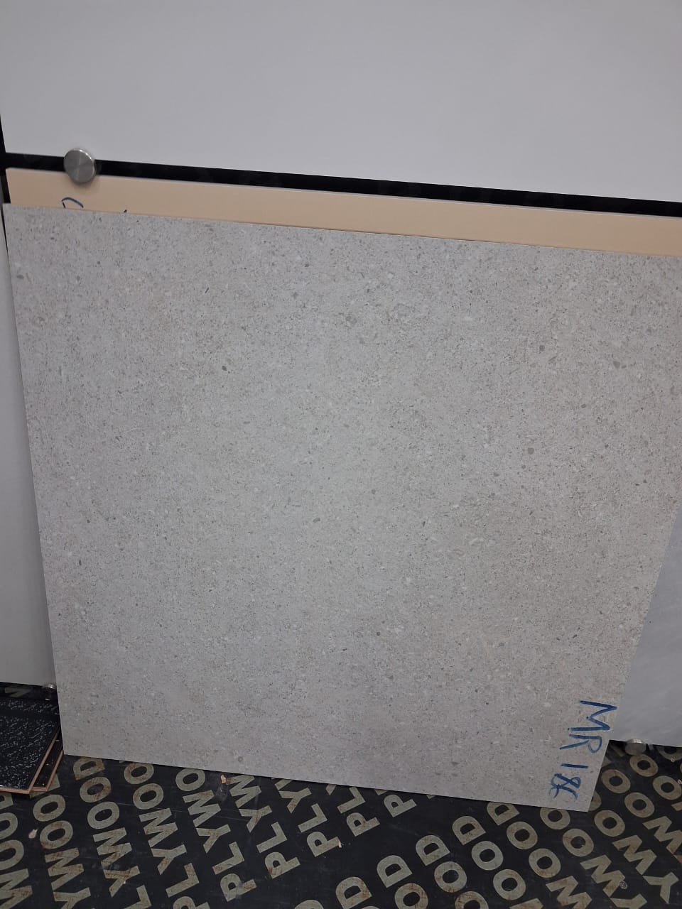 Maridadi Anga, 60×60 cm